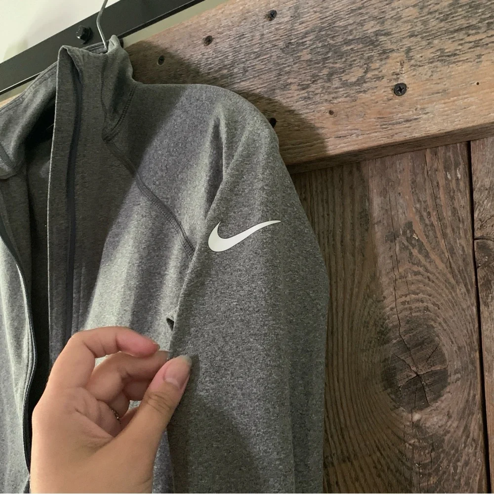 Women’s Small NIKE PRO Gray Fleece Lined Dri-Fit Long Sleeve Winter Zip Pullover